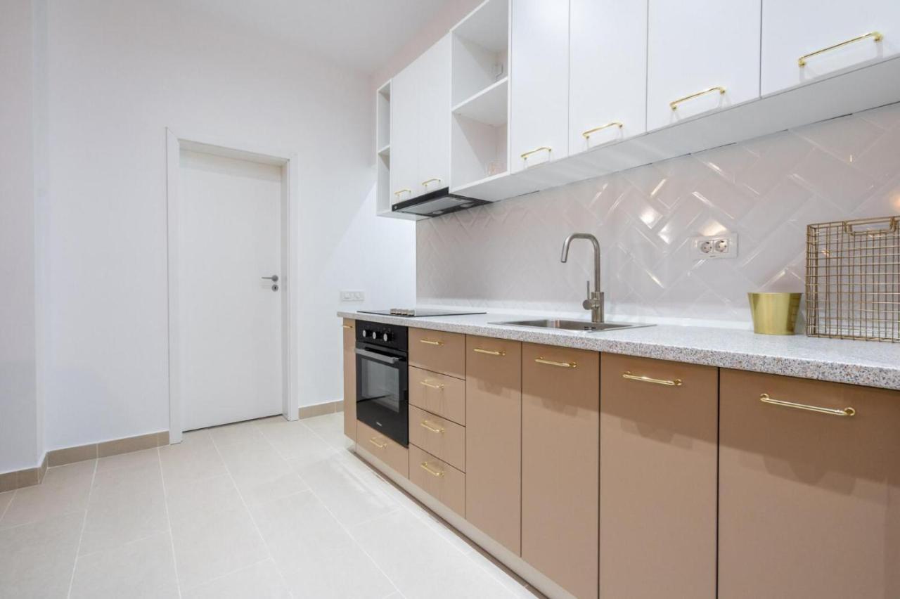Fabulous Apartament With View In Calea Victoriei Bucarest Esterno foto