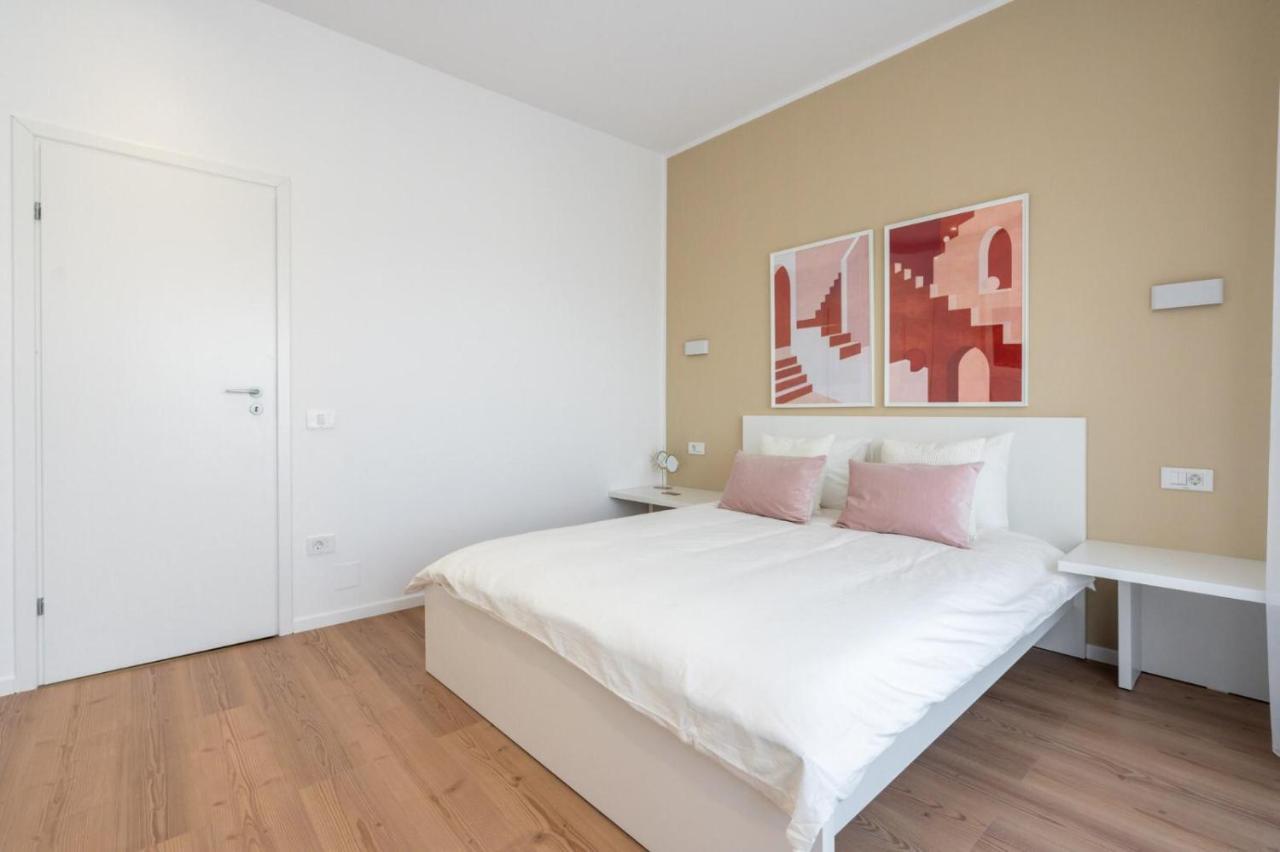 Fabulous Apartament With View In Calea Victoriei Bucarest Esterno foto