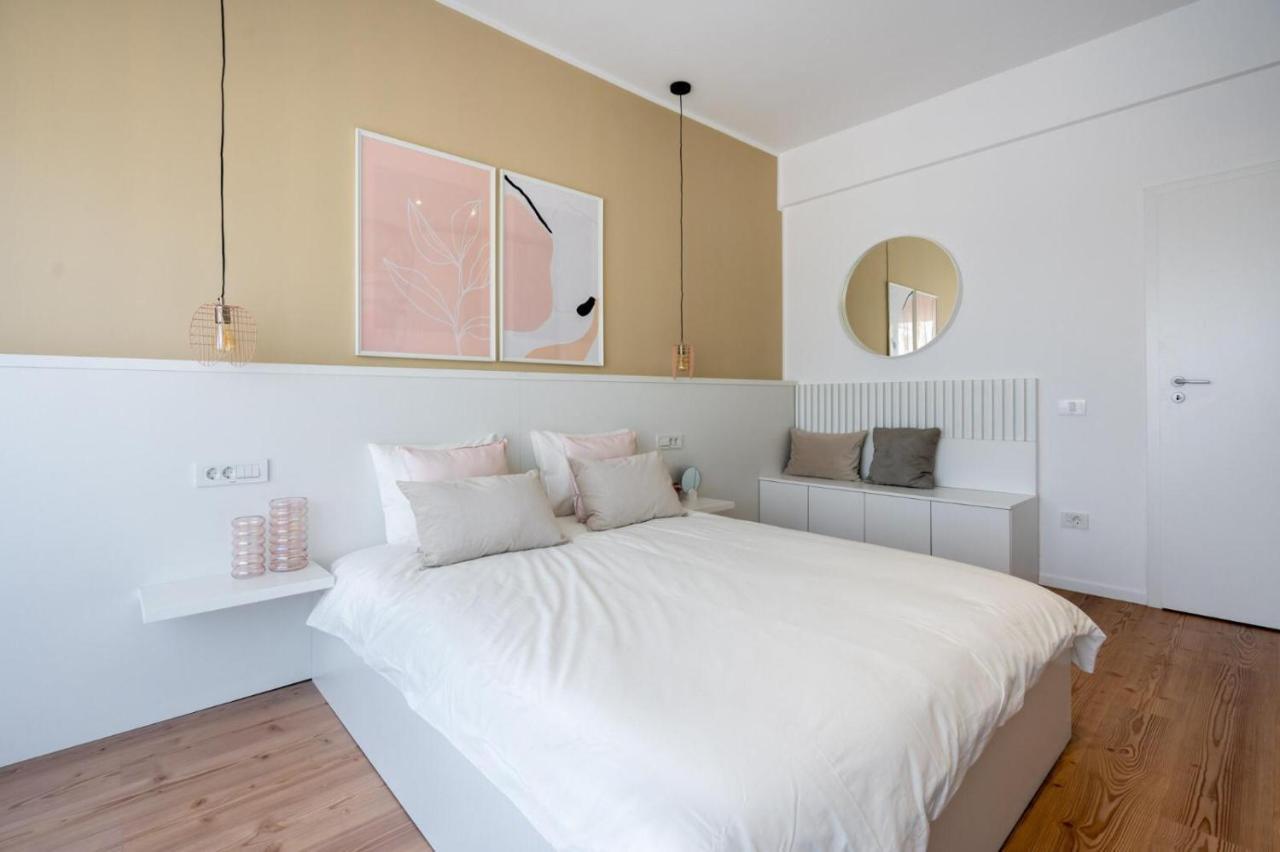 Fabulous Apartament With View In Calea Victoriei Bucarest Esterno foto