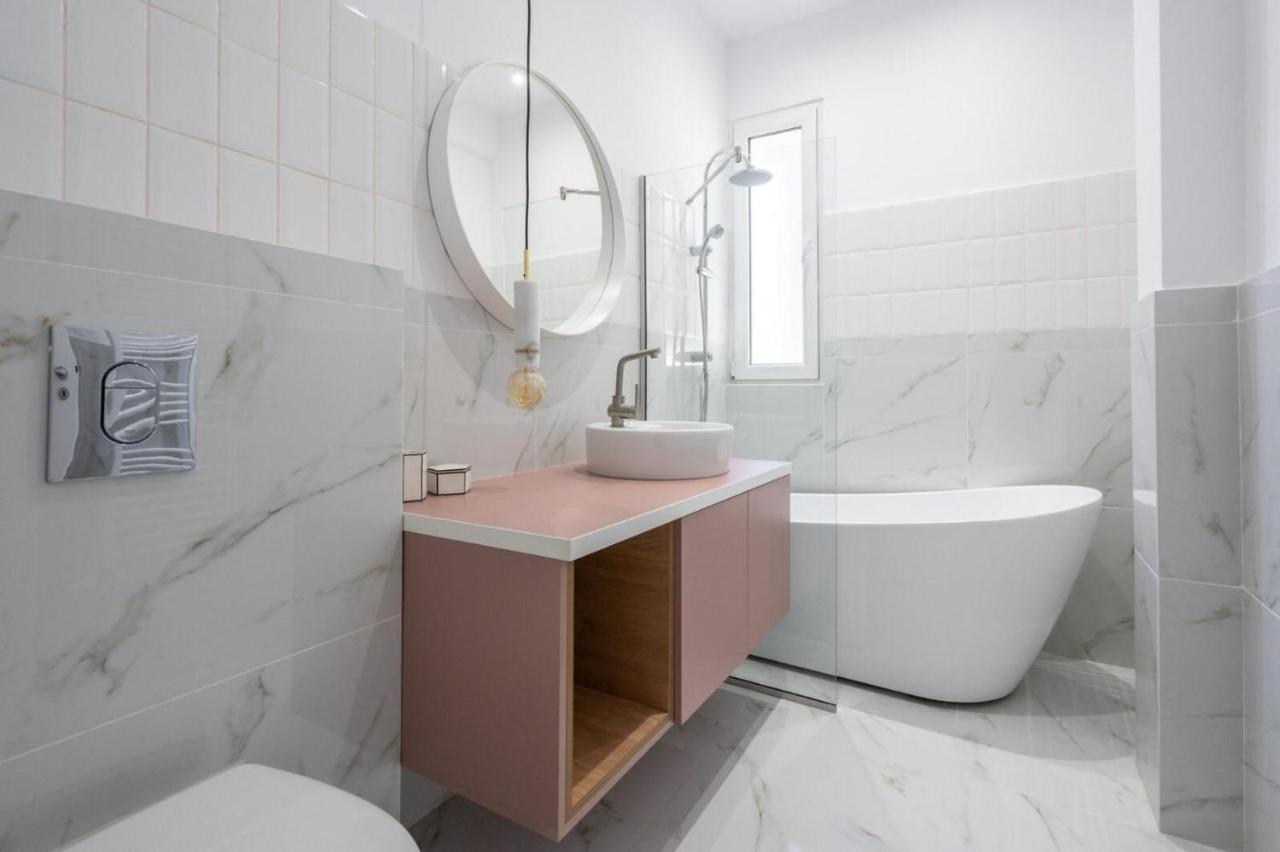 Fabulous Apartament With View In Calea Victoriei Bucarest Esterno foto